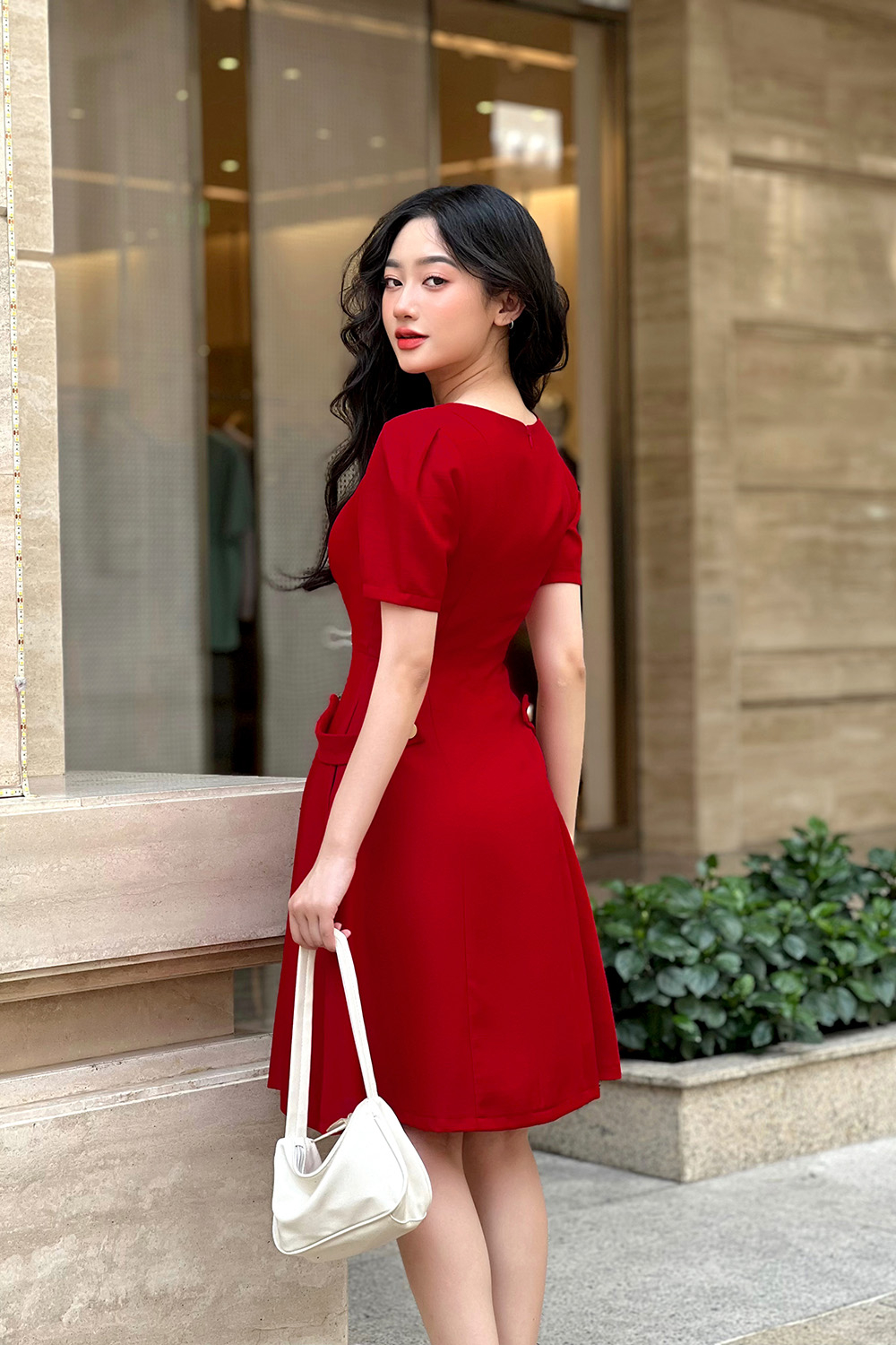 Đầm nhung đỏ xòe bồng cổ vuông tay dài cực xinh