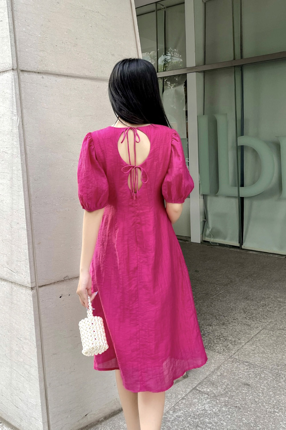 Đầm midi dáng dài chữ A cut-out lưng