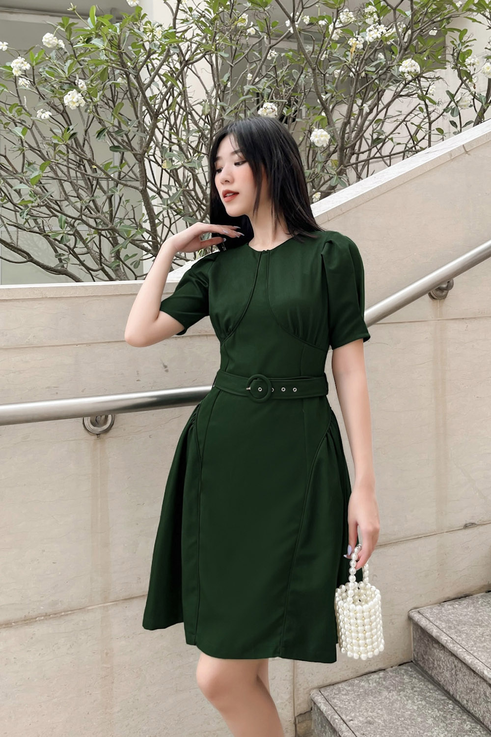 Đầm xòe đơn sắc kèm đai eo