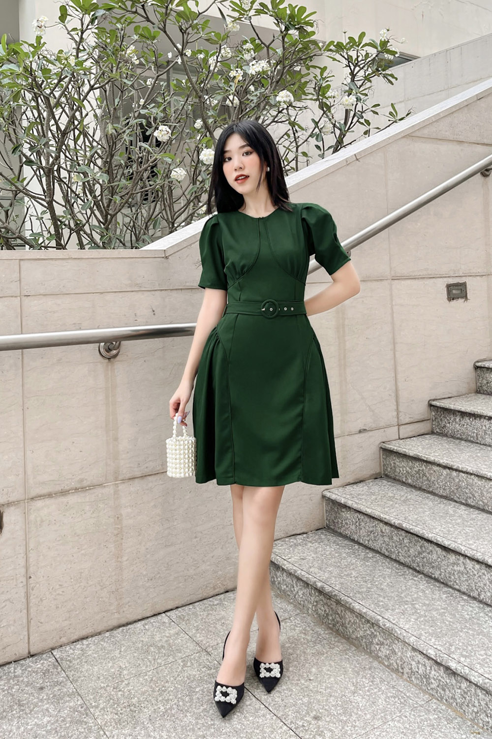 Đầm xòe đơn sắc kèm đai eo