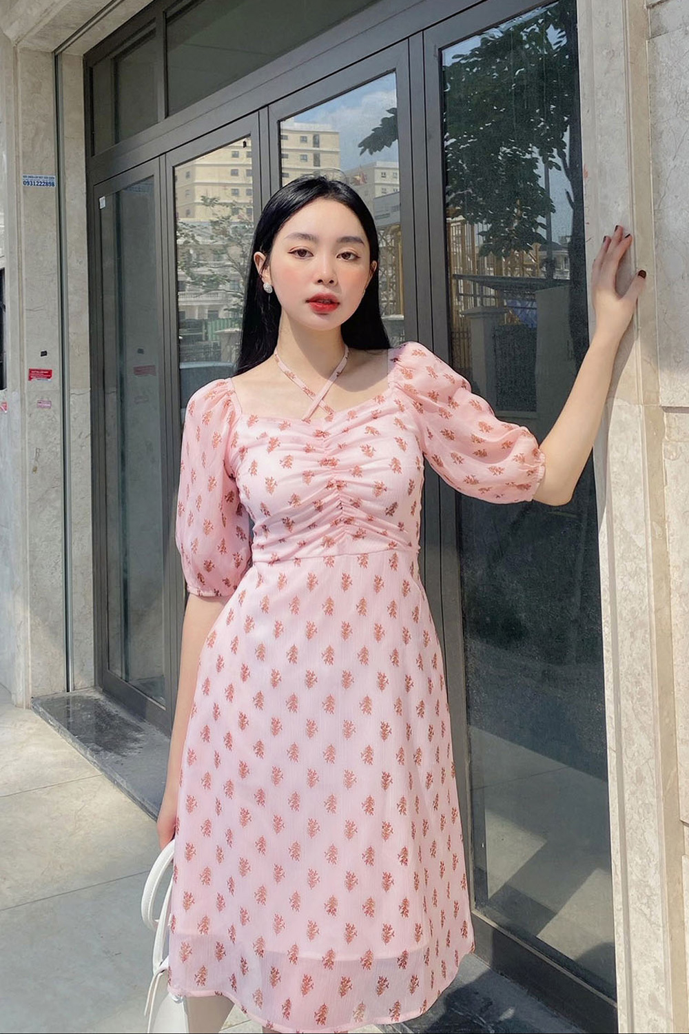 Đầm chữ A họa tiết nhấn ngực phối nơ