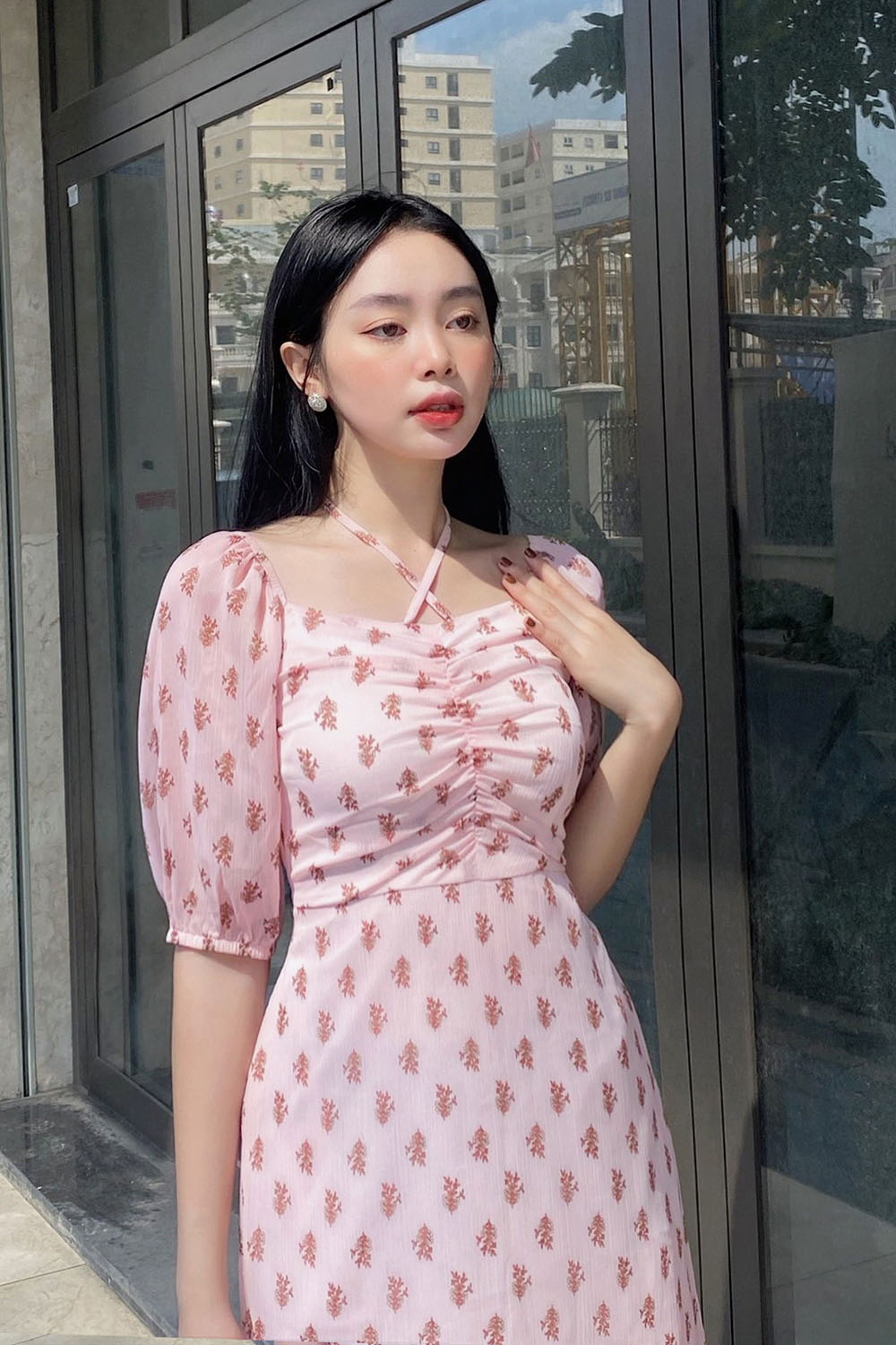 Đầm chữ A họa tiết nhấn ngực phối nơ