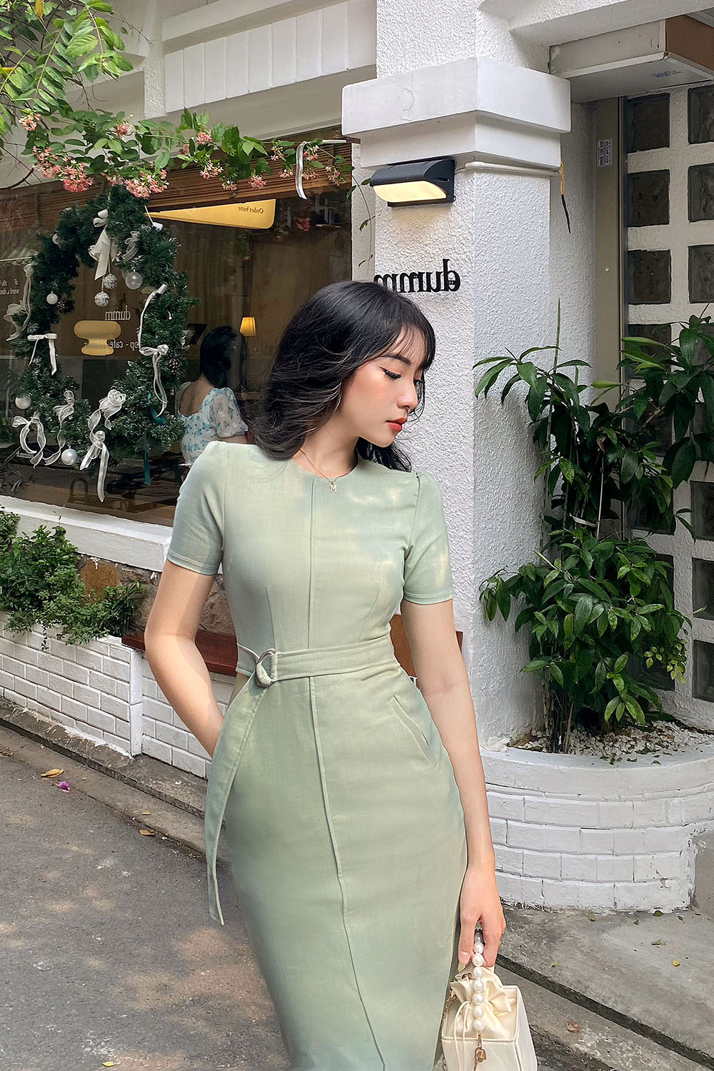 Đầm ôm công sở phối đai eo