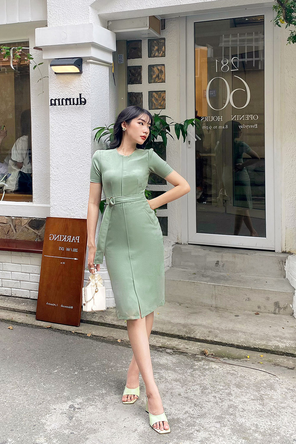 Đầm ôm công sở phối đai eo