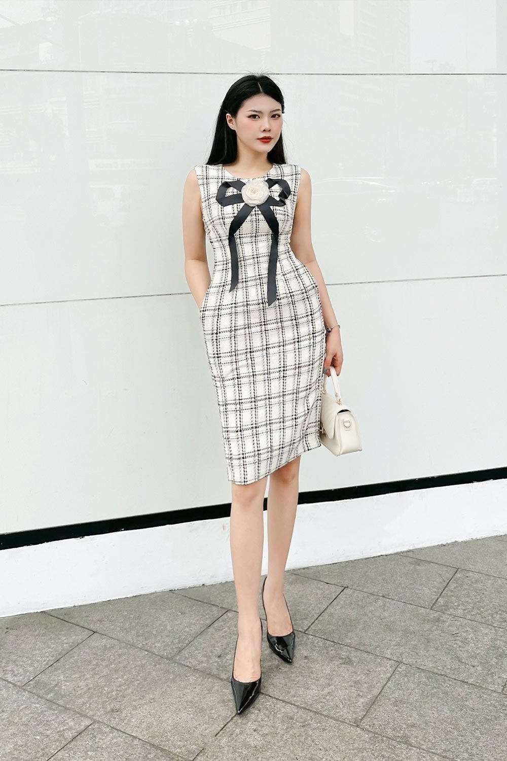 Đầm dự tiệc caro phối hoa nơ ngực