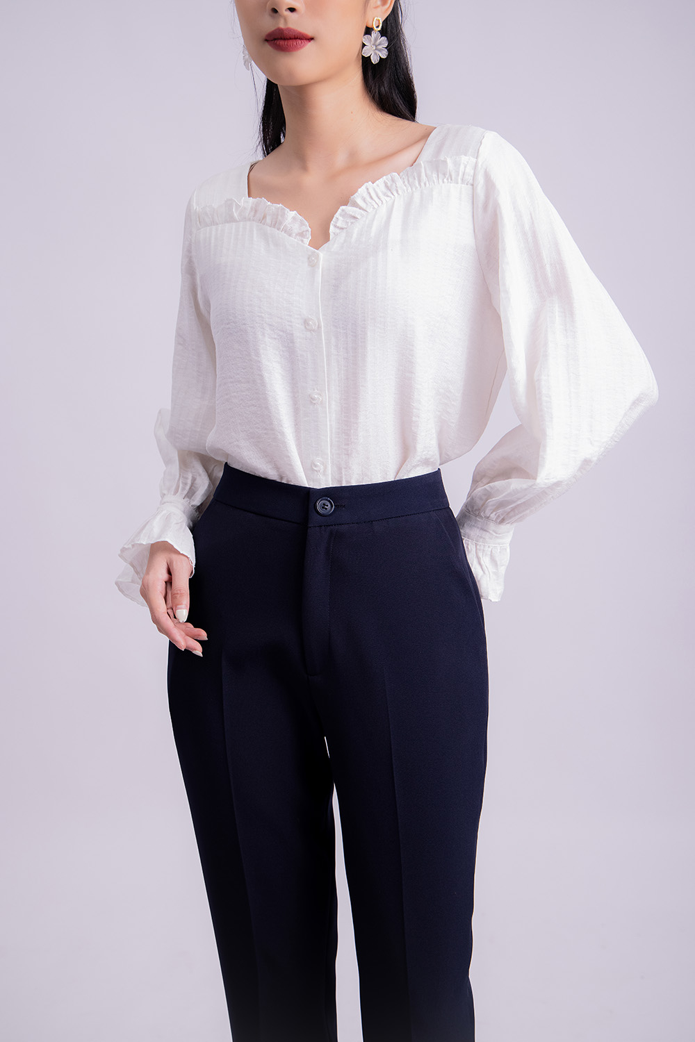 Áo sơ mi trắng nữ cổ bèo tay dài