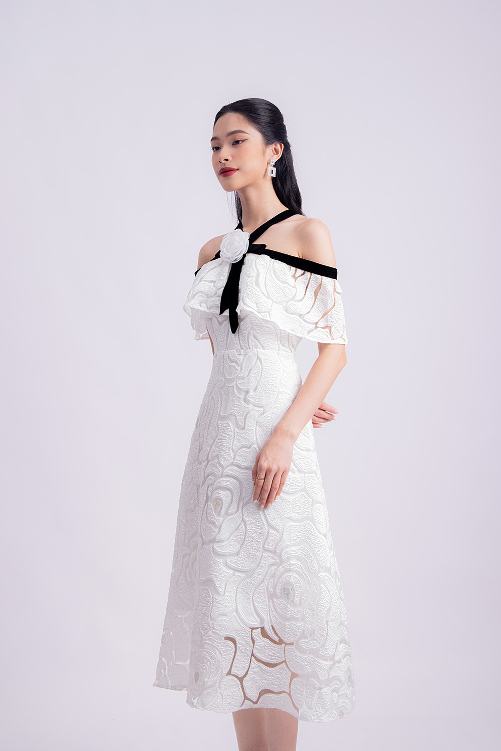 Đầm ren trắng dự tiệc trễ vai đính hoa HL23-18 | Thời trang công sở K&K  Fashion