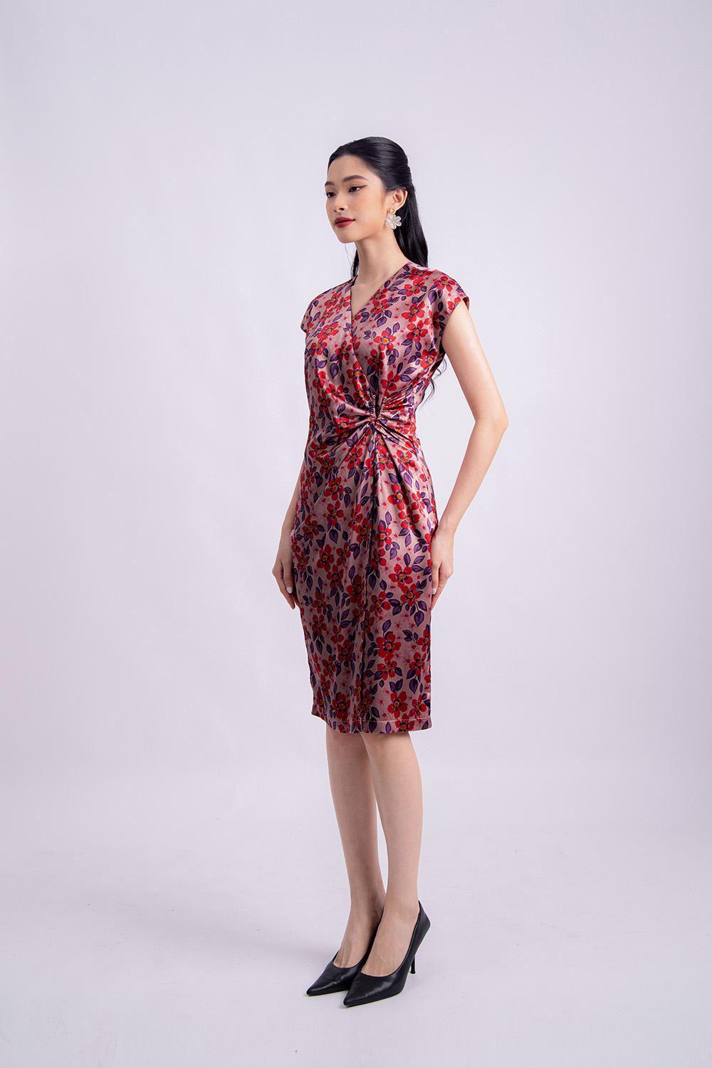 Đầm lụa hoa xoắn eo cổ tim