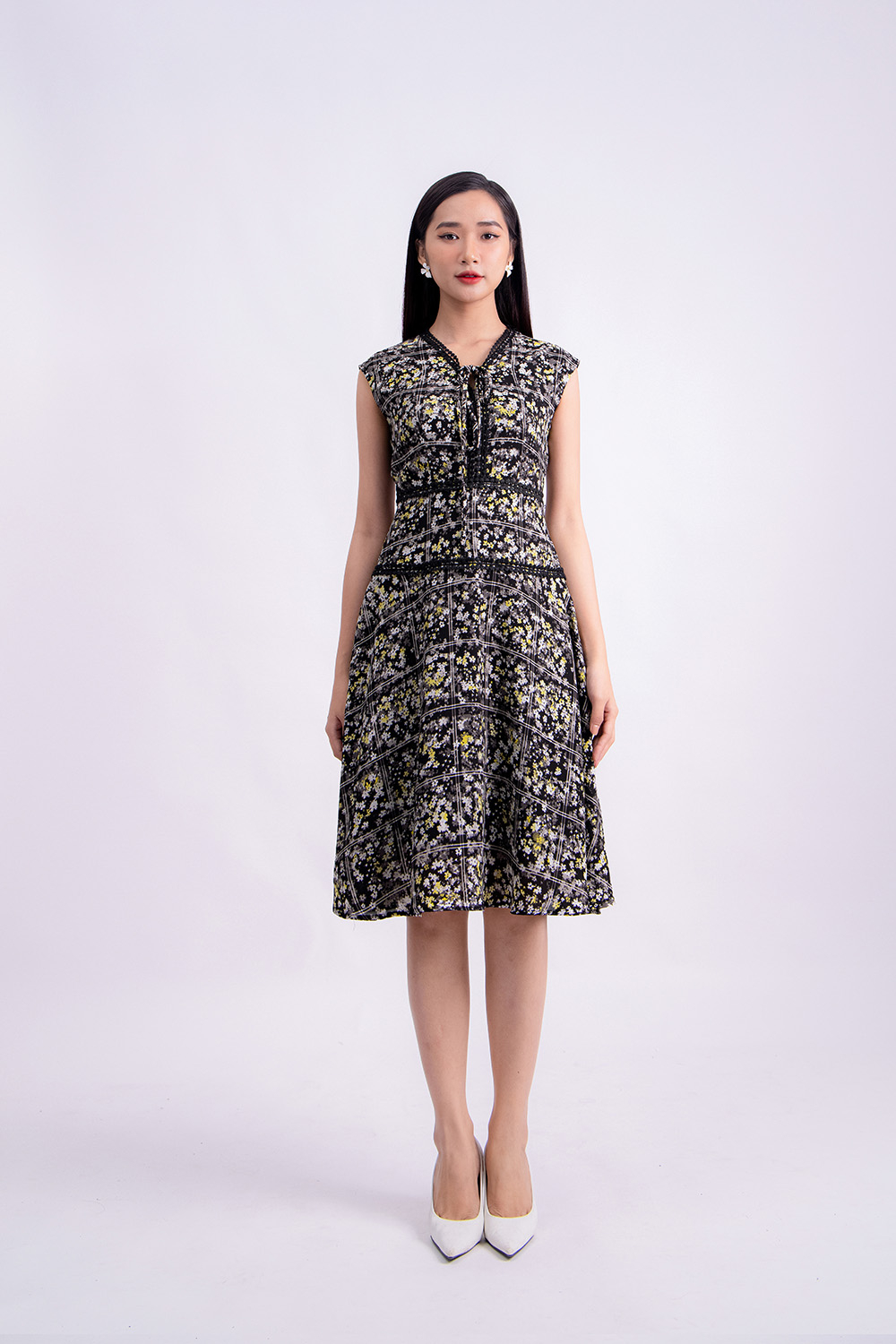 Đầm hoa nhí phối đăng ten sát nách