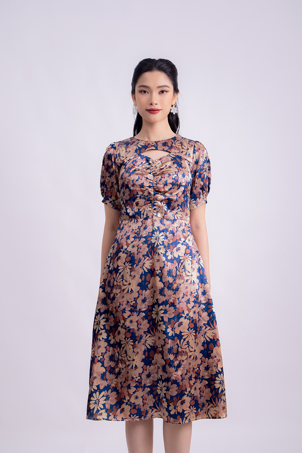 Đầm hoa midi dáng xòe nhún ngực cut-out