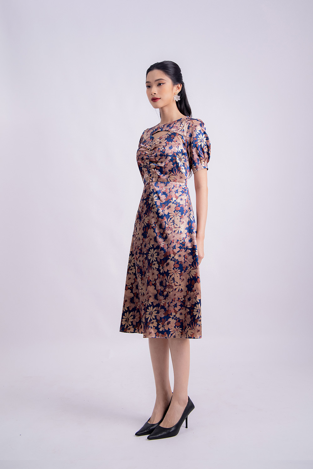 Đầm hoa midi dáng xòe nhún ngực cut-out