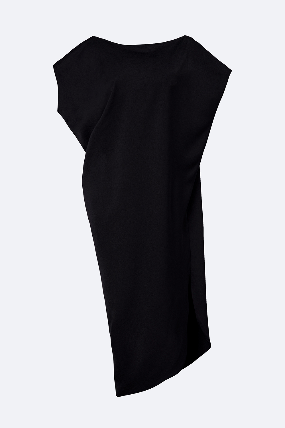 Đầm lụa màu đen dáng suông