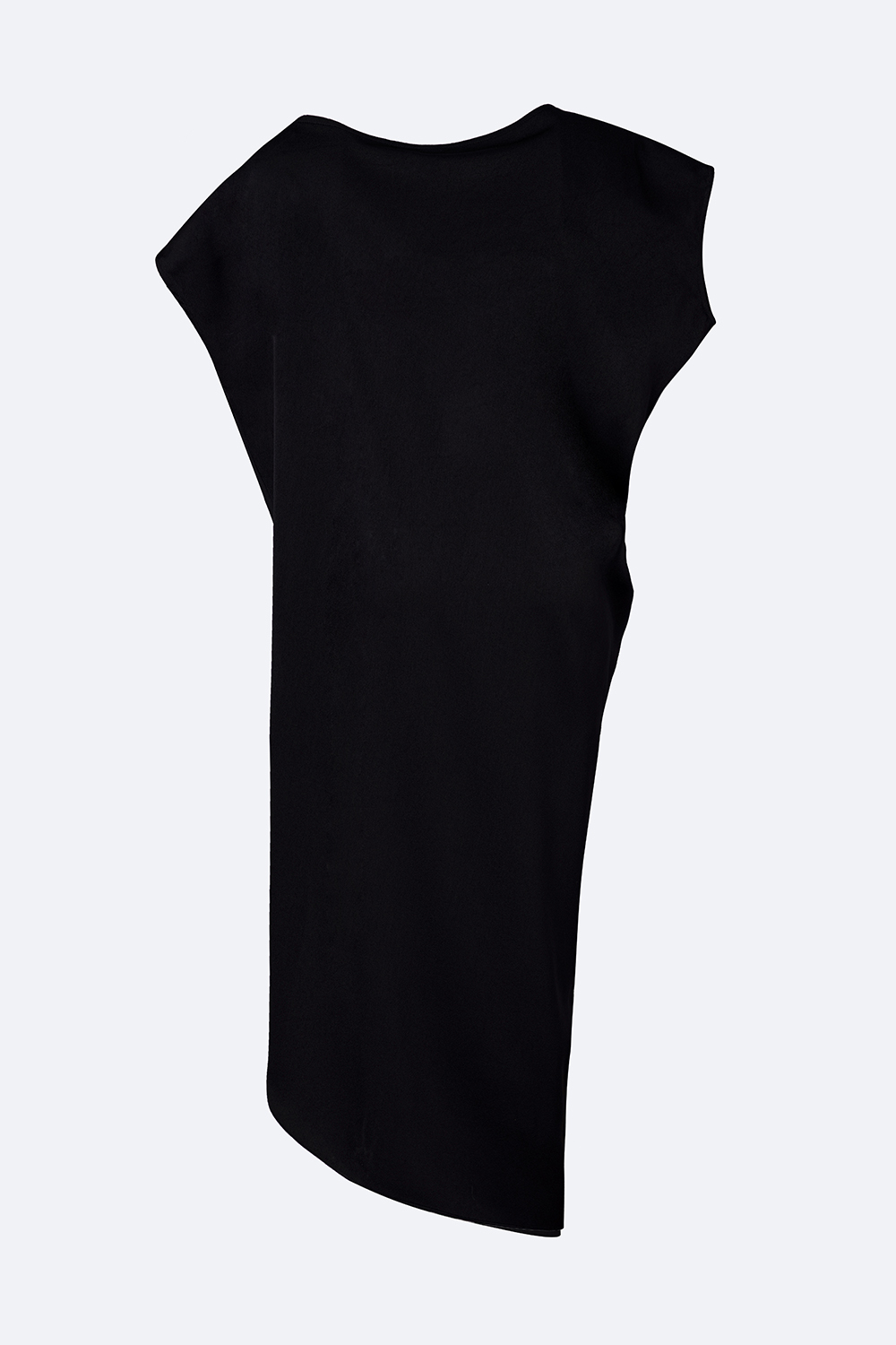 Đầm lụa màu đen dáng suông