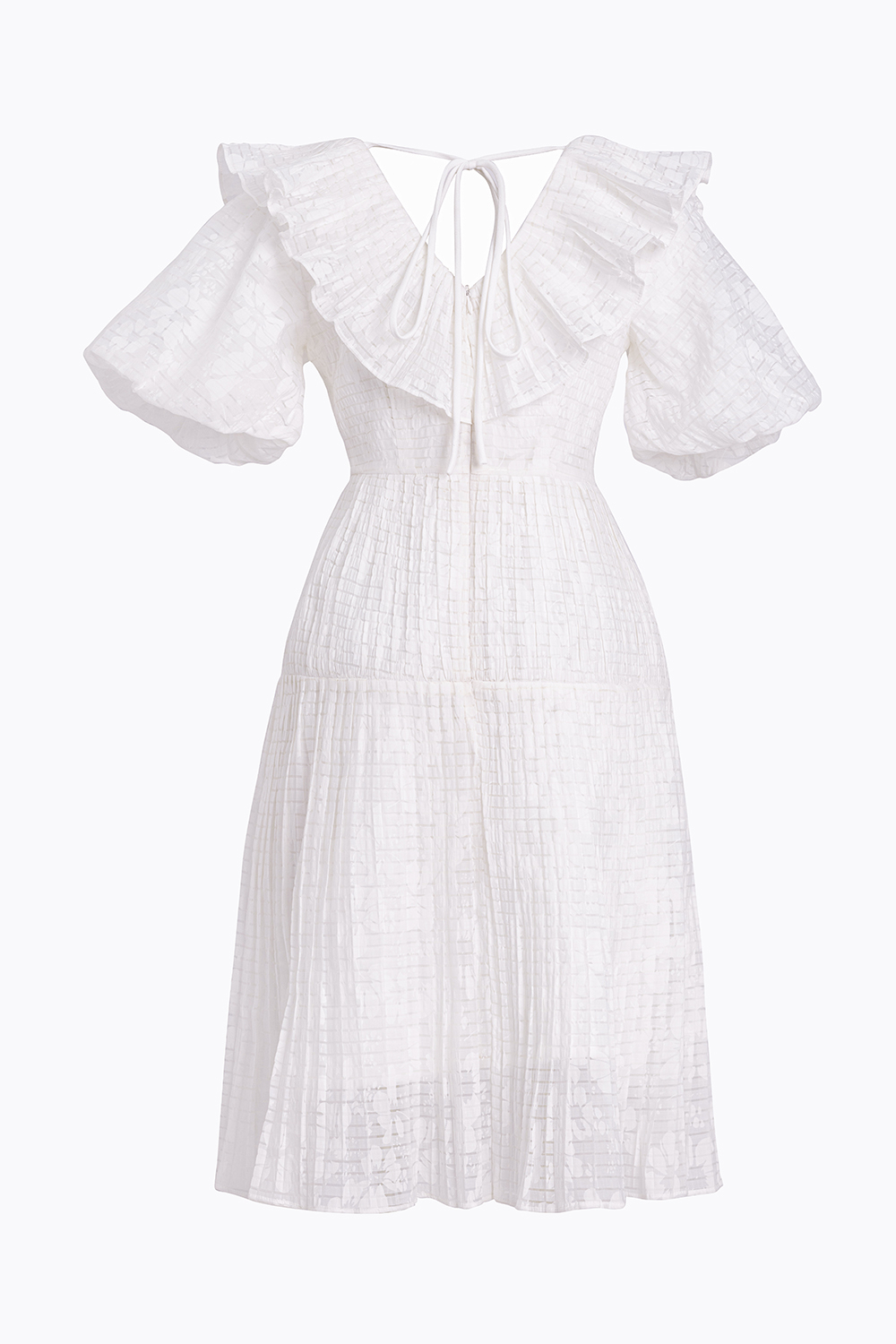 Đầm trắng dáng xòe cổ viền bèo tay phồng