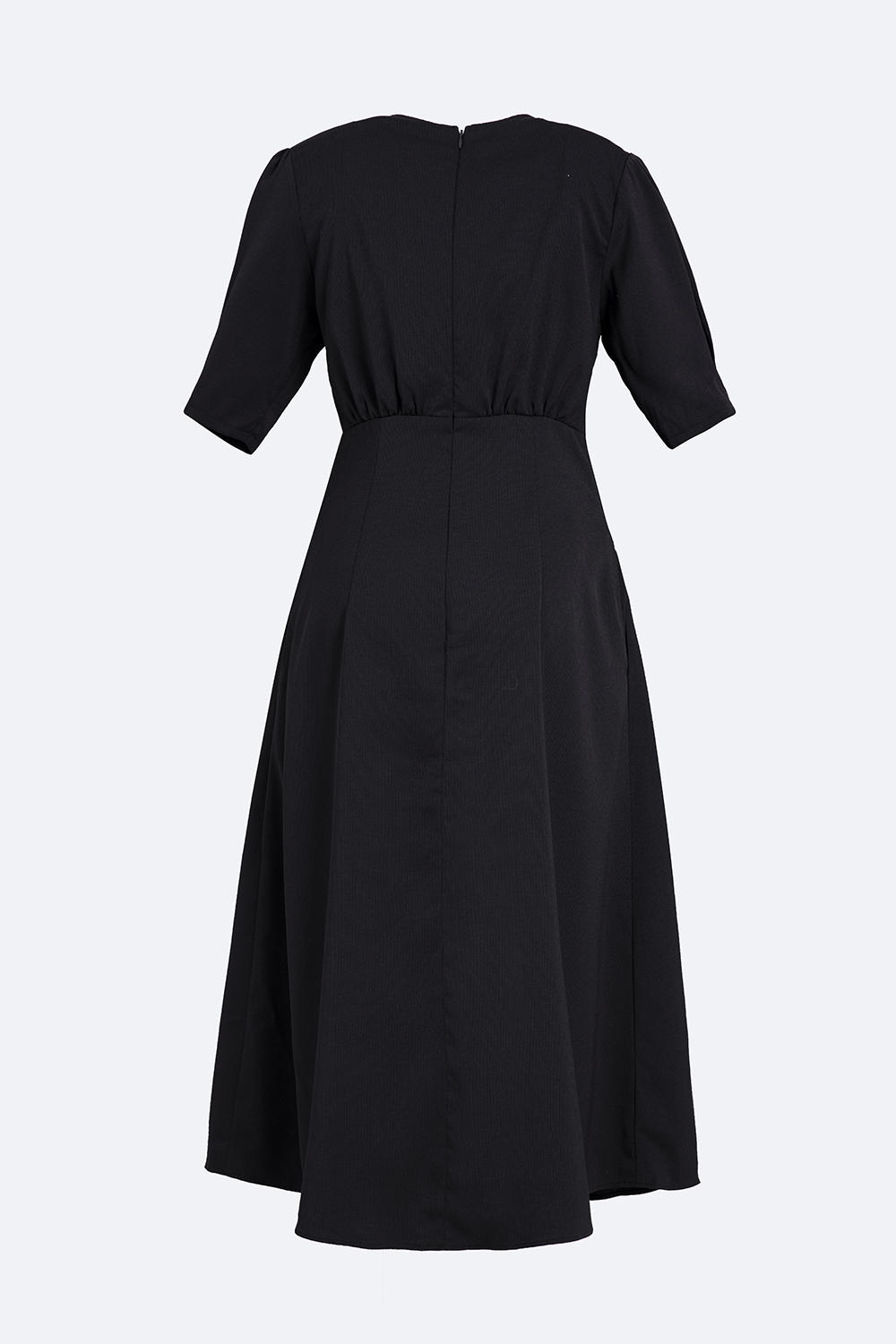 Đầm đen dáng dài chữ A phối nút