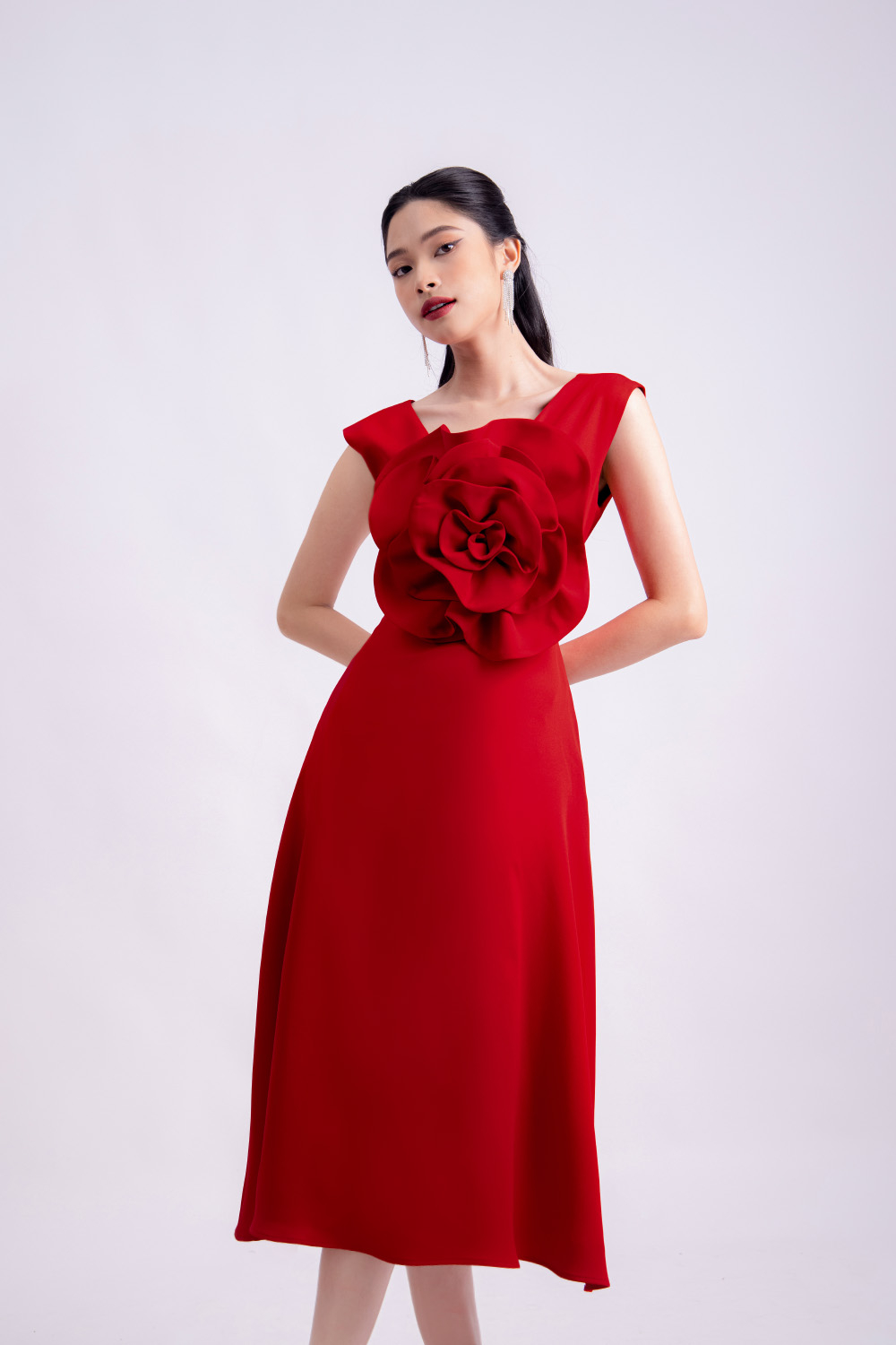 Váy Maxi hai dây hở vai hoa nhí màu đỏ V688 tại Hải Phòng | Phong cách thời  trang, Váy maxi, Thời trang