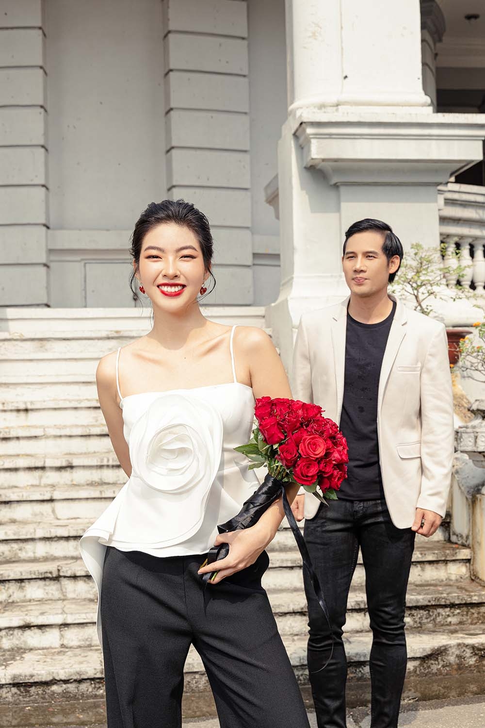 Áo kiểu hai dây trắng đính hoa to ASM12-01