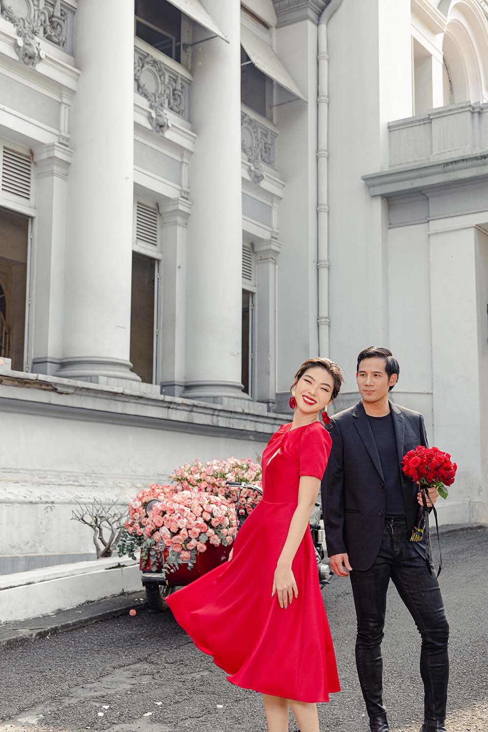 Đầm xòe midi màu đỏ cổ xoắn