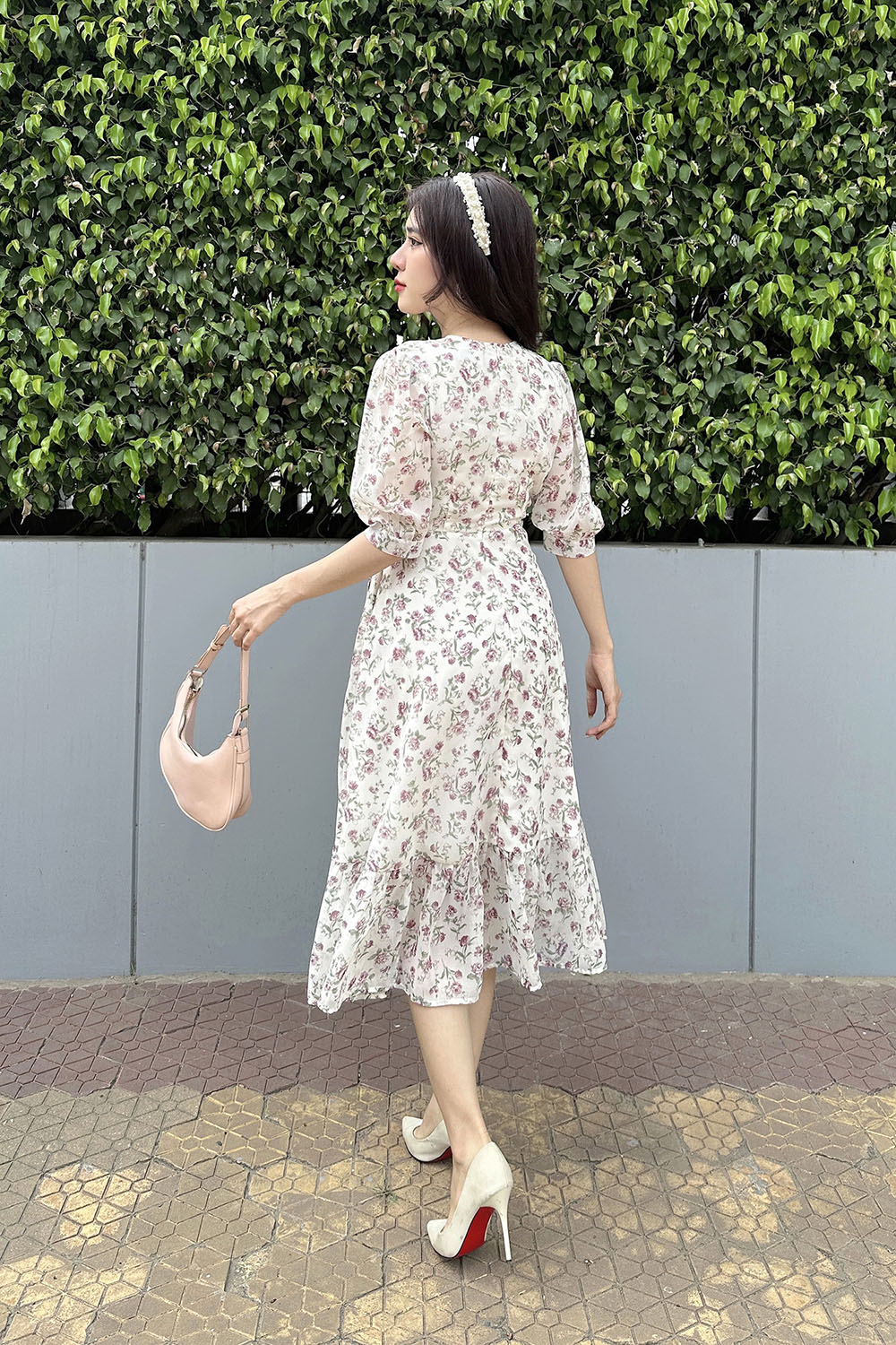 Đầm midi hoa đuôi cá cổ V tay lỡ