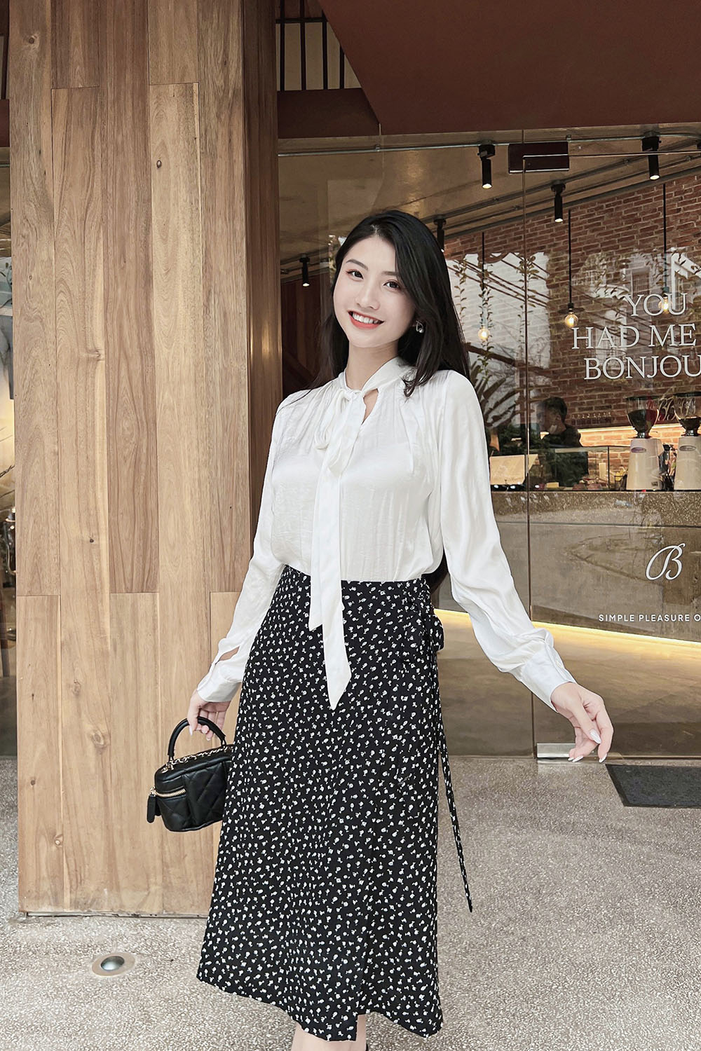 Áo sơ mi công sở trắng phối nơ