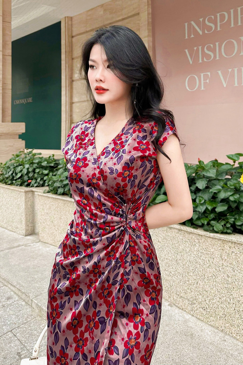 Đầm lụa hoa xoắn eo cổ tim