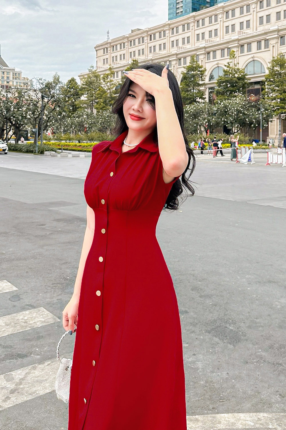 Đầm đỏ xòe kiểu sơ mi nhấn eo cao