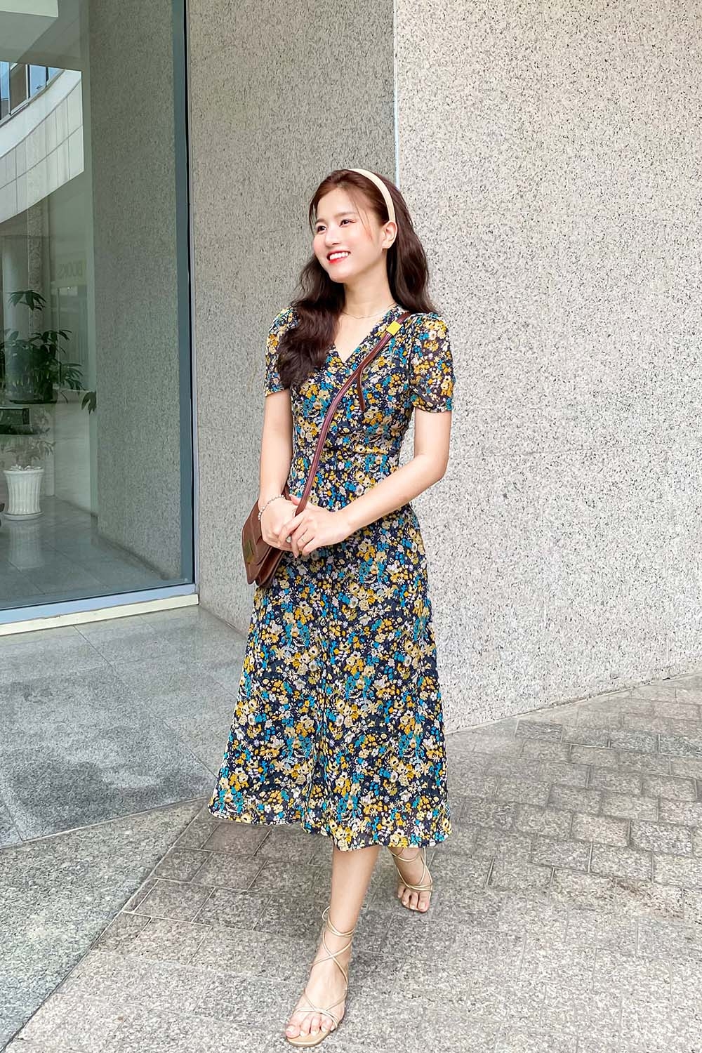 Đầm hoa dáng chữ A cổ V tay ngắn