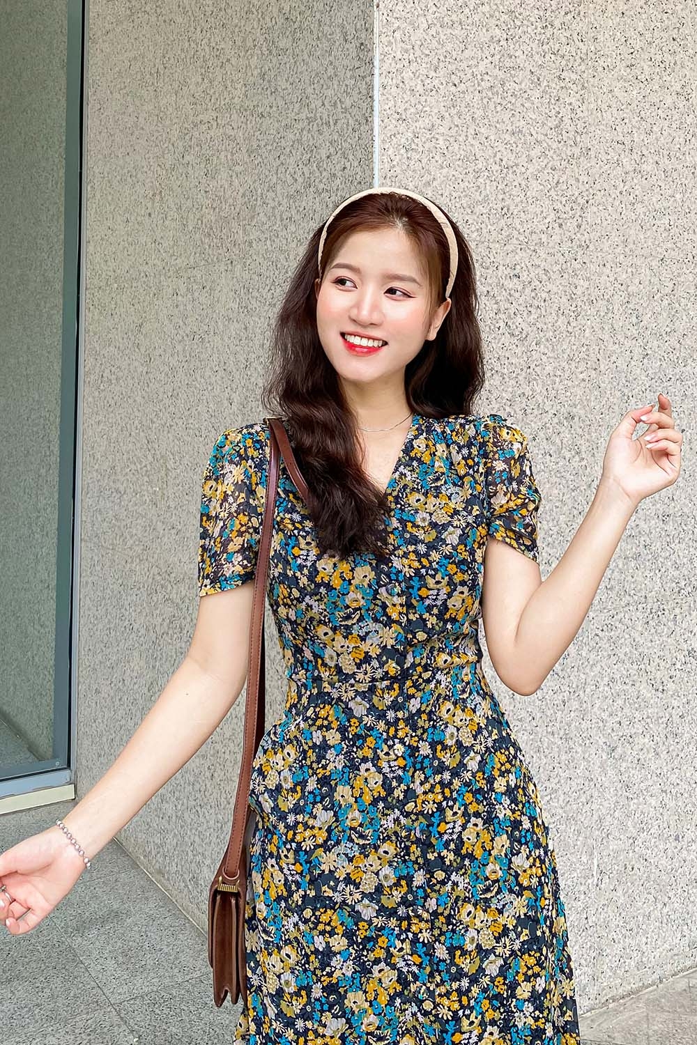 Đầm hoa dáng chữ A cổ V tay ngắn