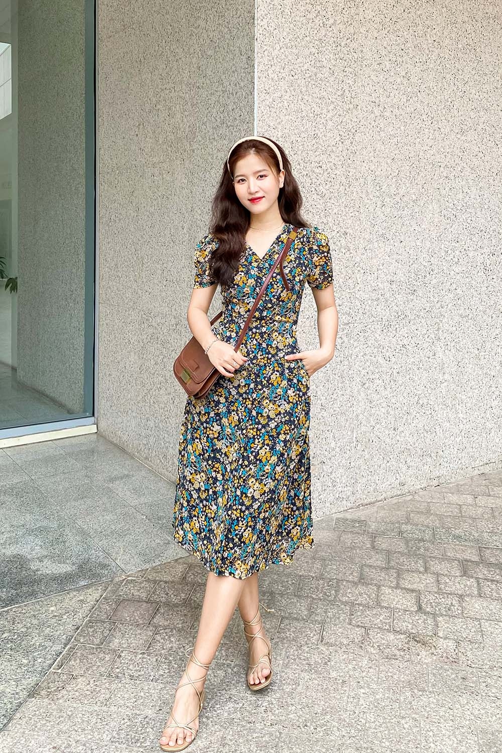 Đầm hoa dáng chữ A cổ V tay ngắn