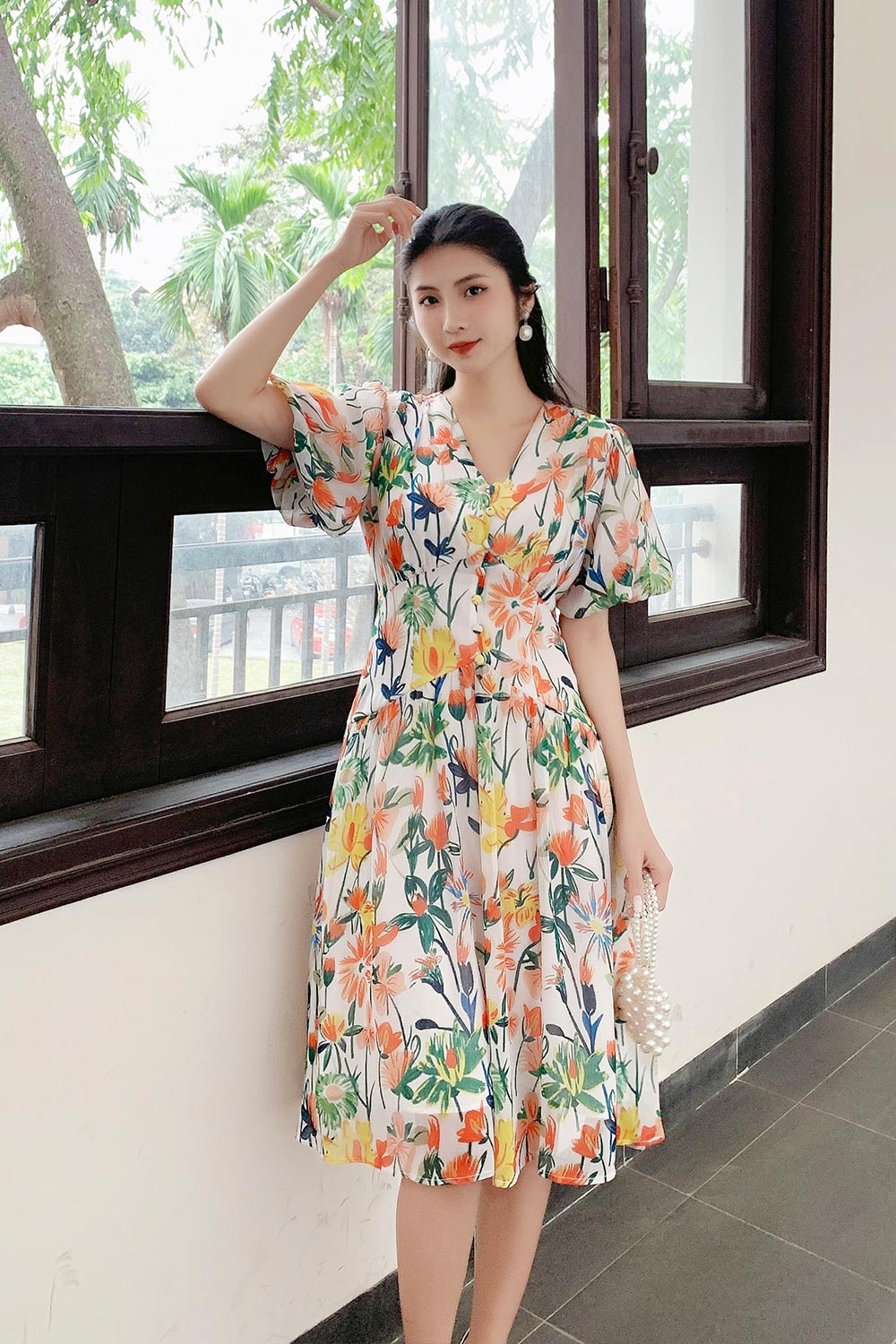 Đầm hoa dáng xòe cổ V tay phồng