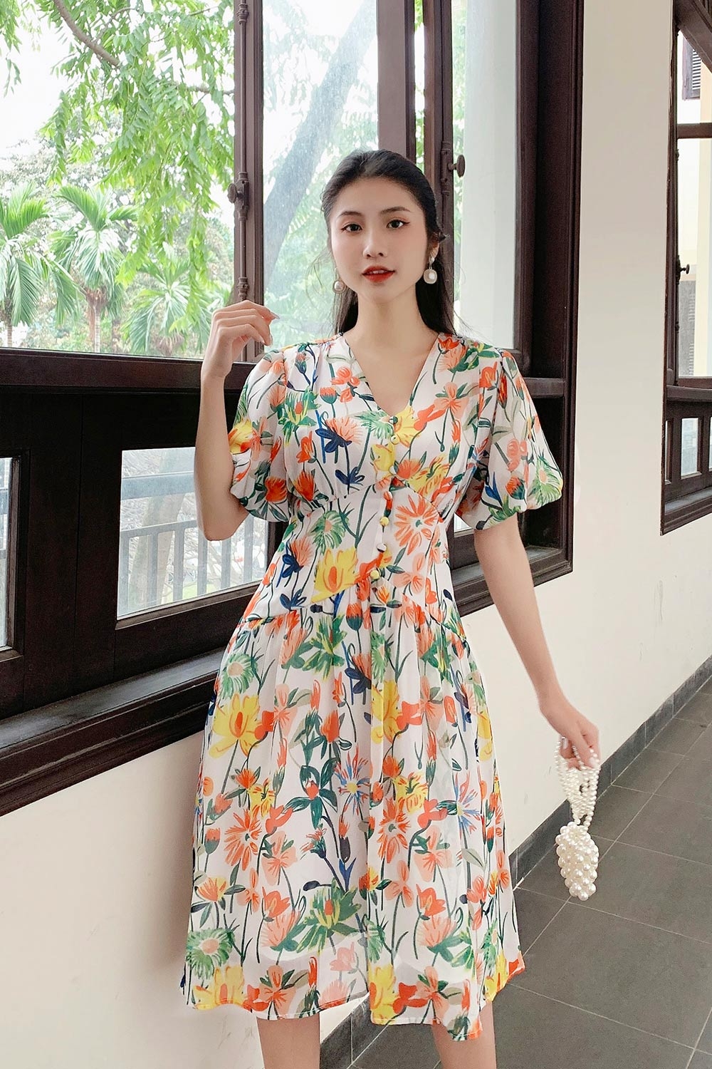 Đầm hoa dáng xòe cổ V tay phồng