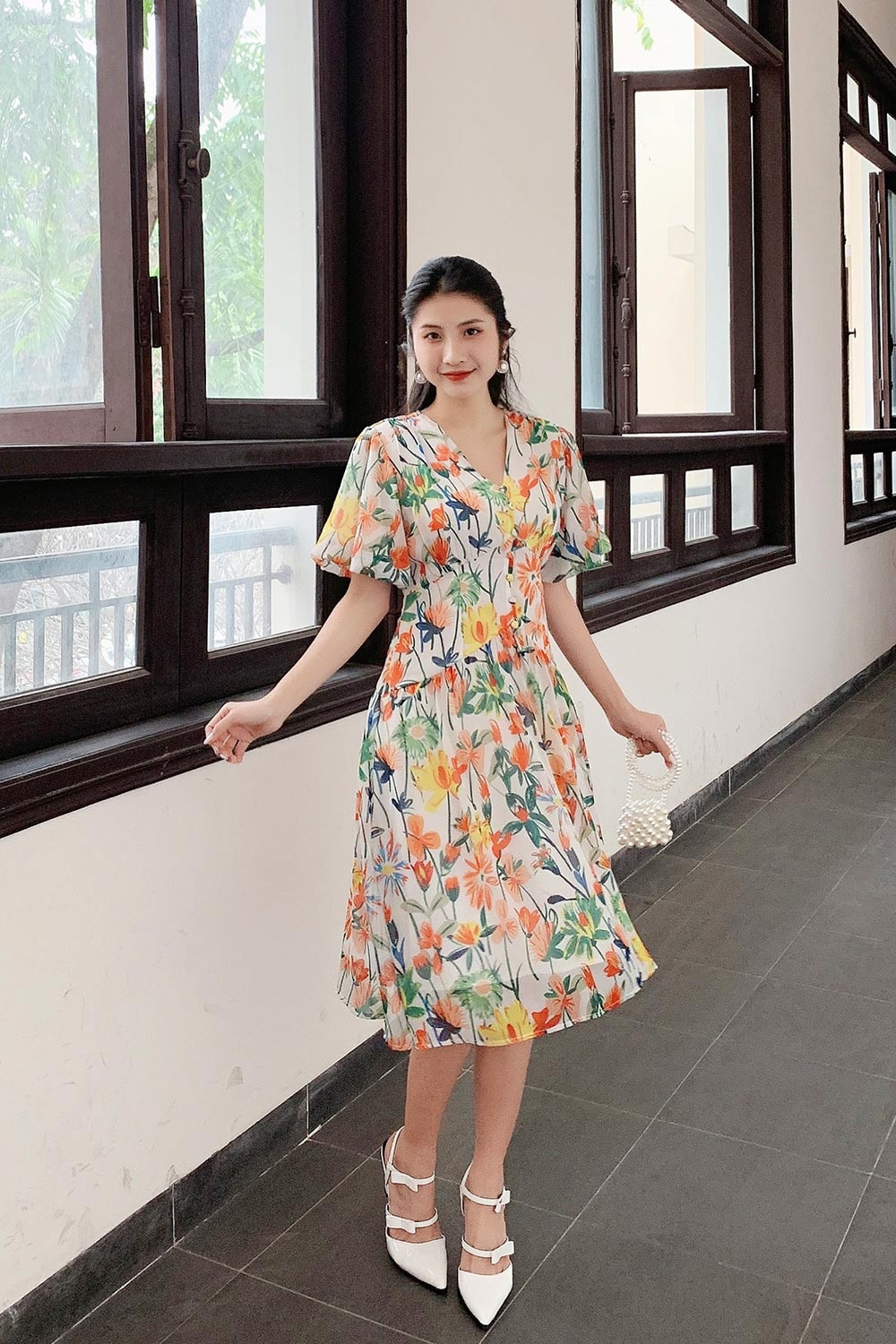 Đầm hoa dáng xòe cổ V tay phồng