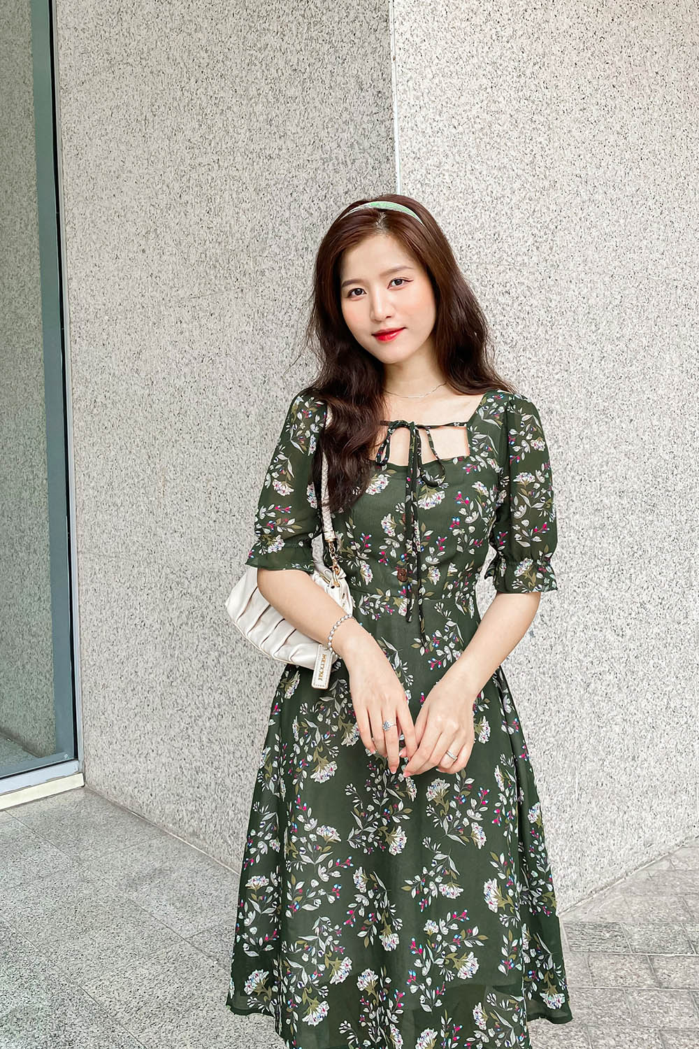 Đầm hoa dáng xòe cổ vuông phối nơ