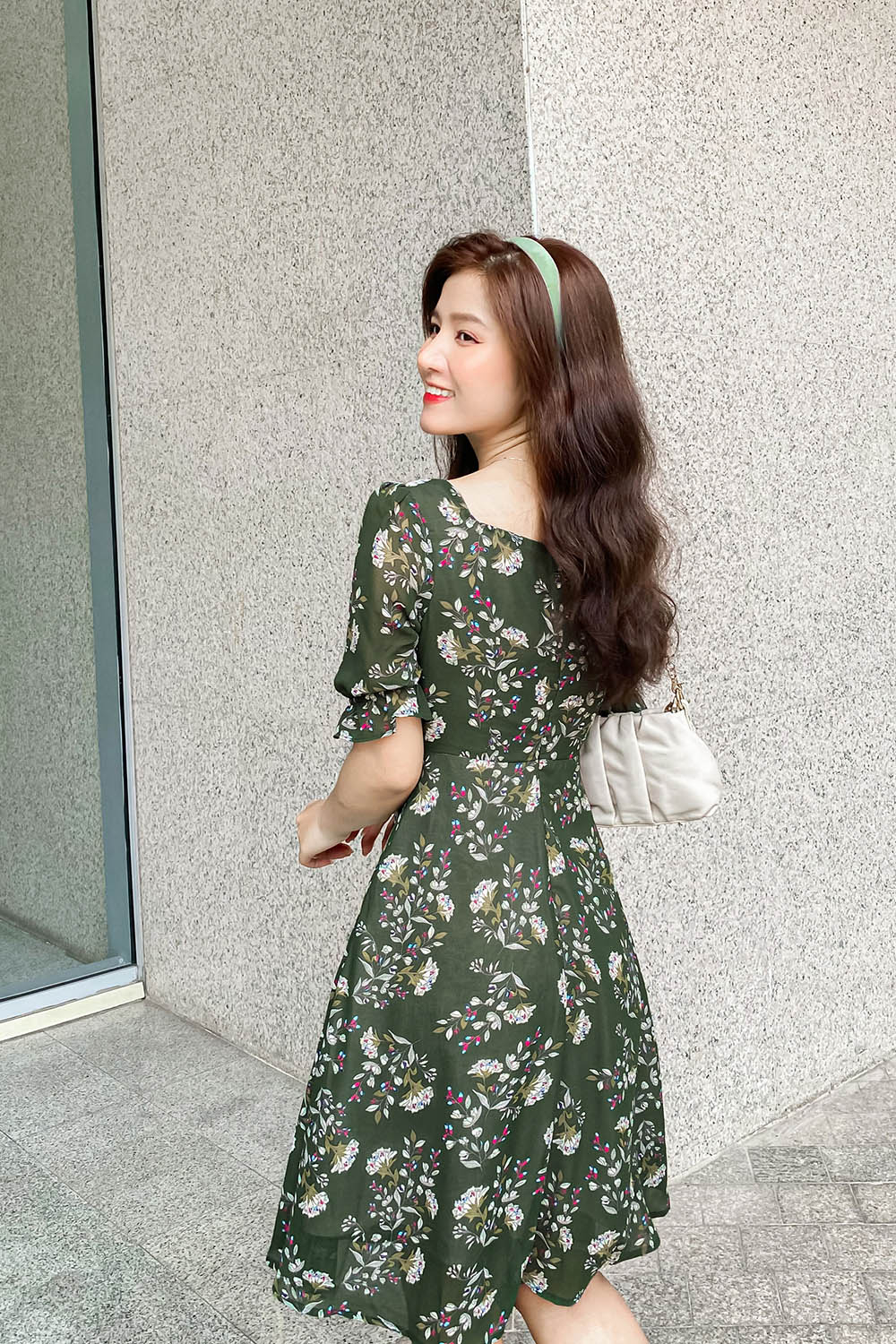 Đầm hoa dáng xòe cổ vuông phối nơ