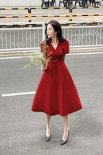 Đầm dự tiệc màu đỏ dáng xòe cổ V