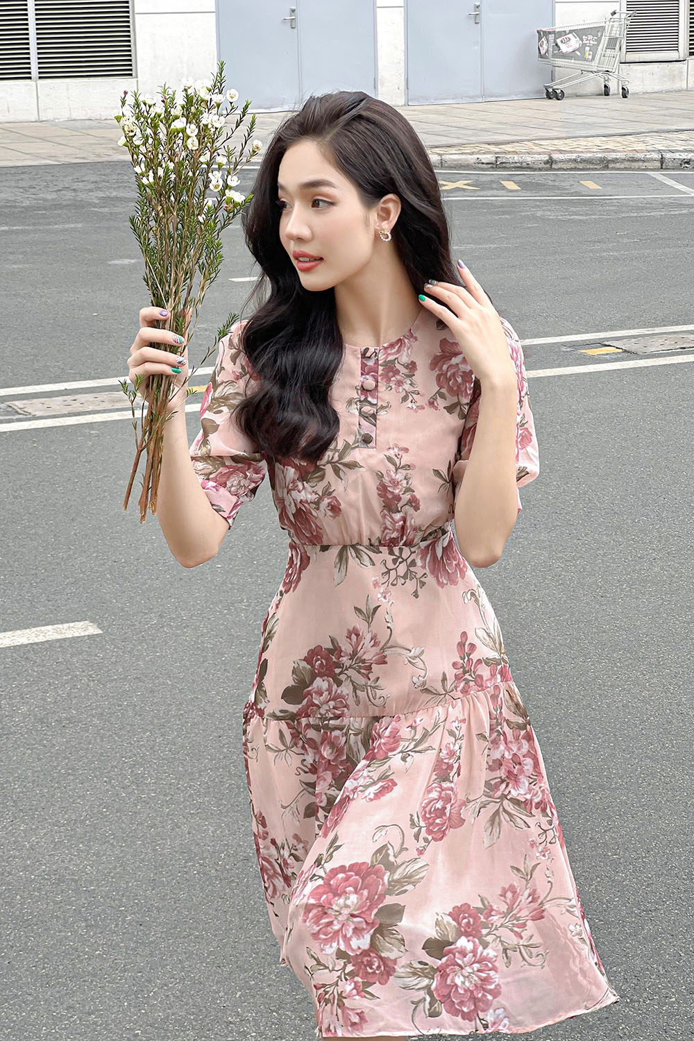 Đầm xòe nhấn eo họa tiết hoa tay lỡ