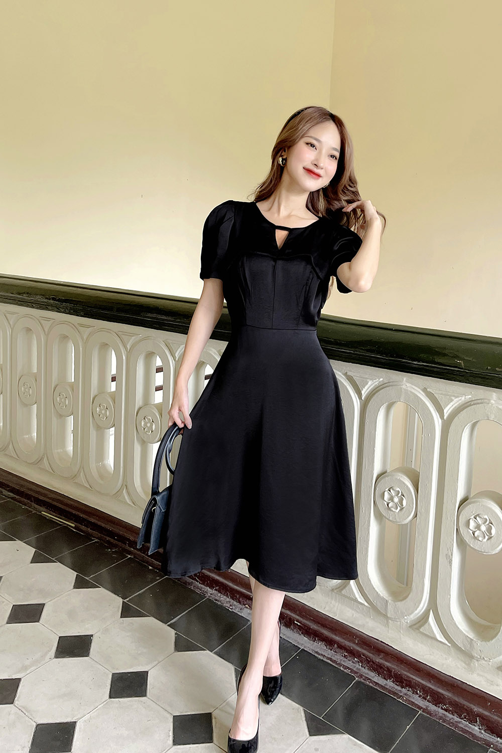 Đầm đen dáng xòe cổ cut-out KK120-12 | Thời trang công sở K&K Fashion