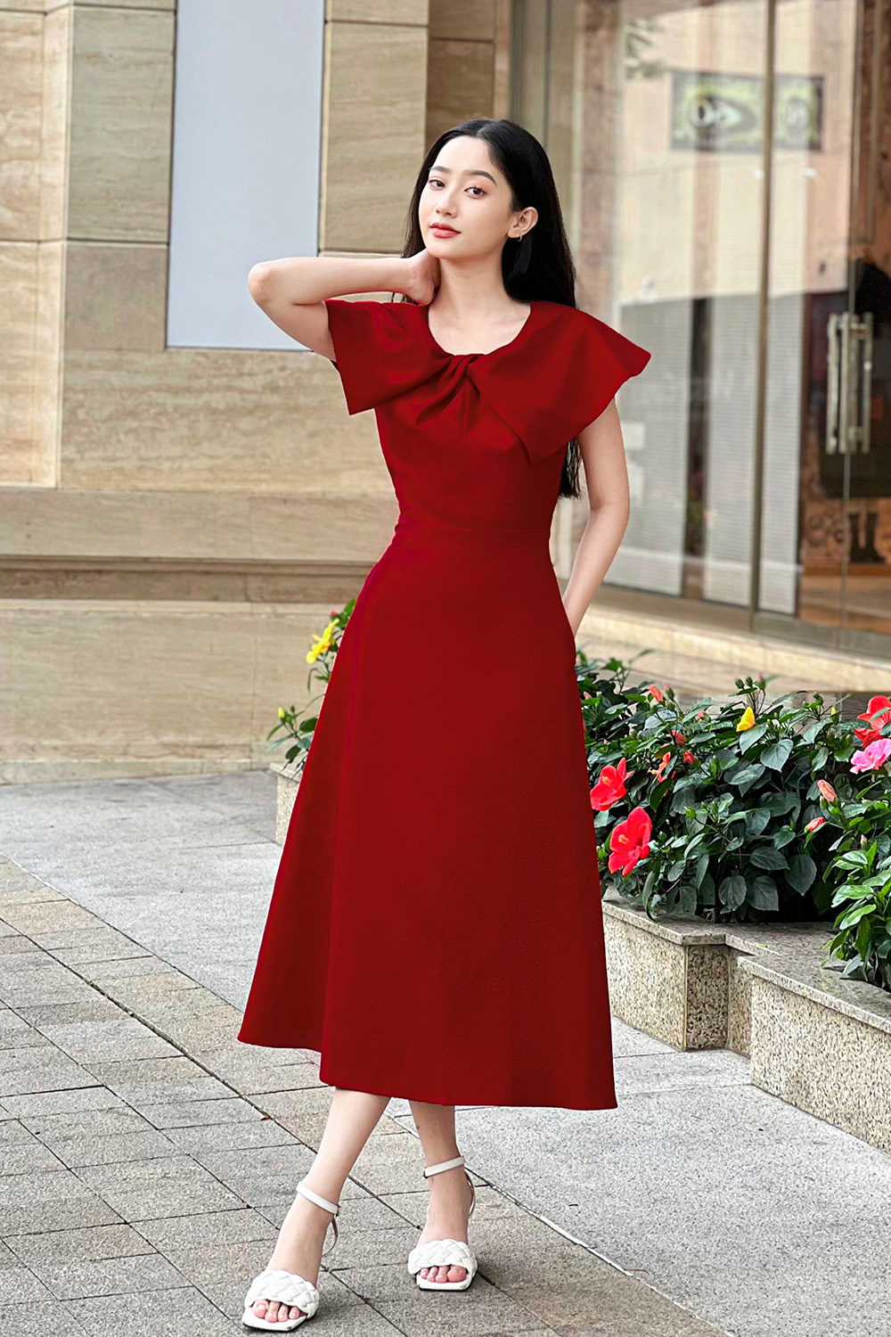 Đầm tiệc đỏ cổ sen phối nơ