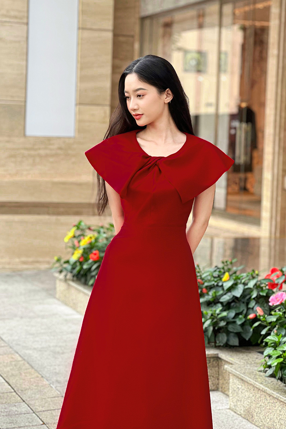 Đầm tiệc đỏ cổ sen phối nơ