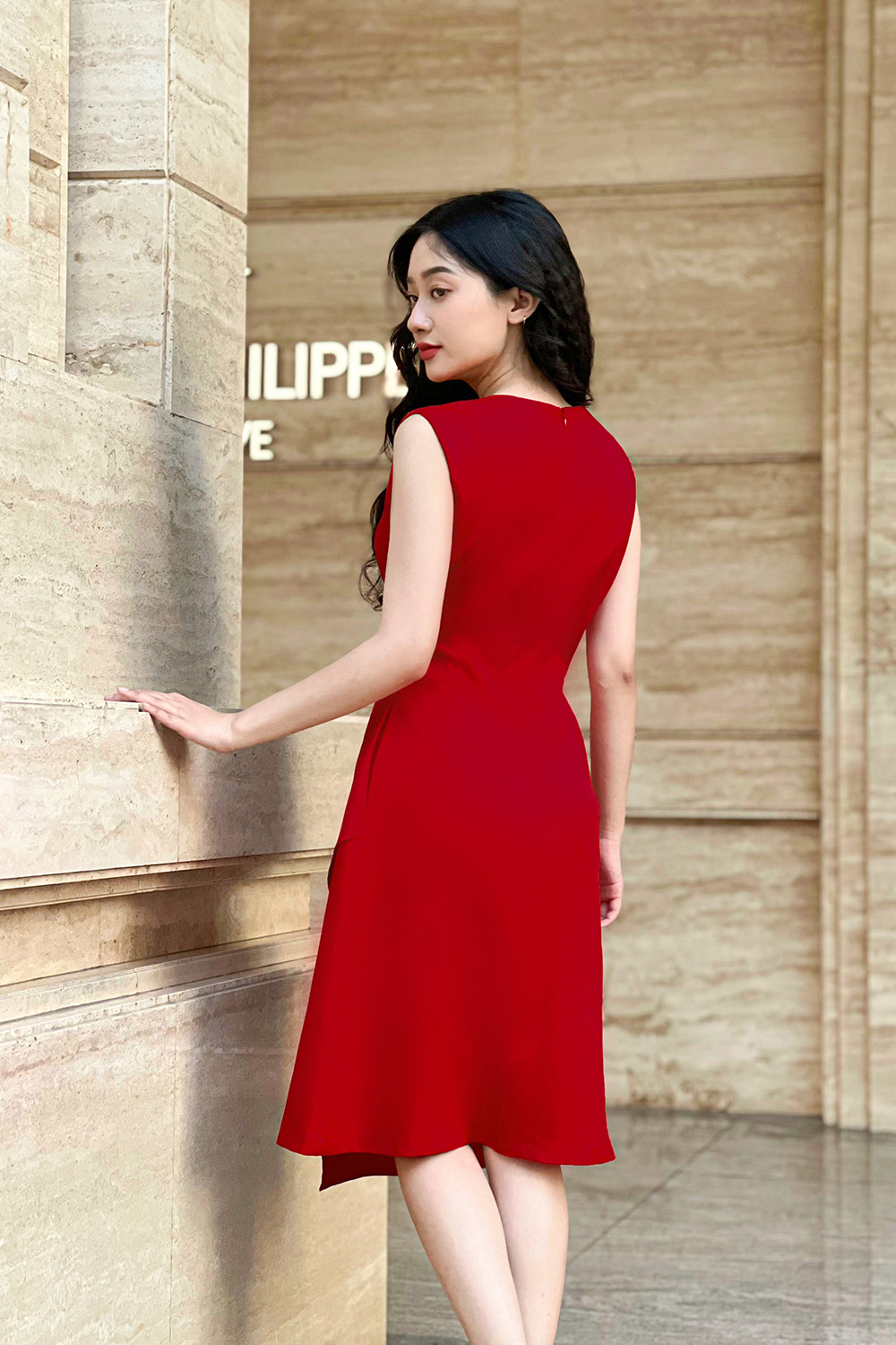 Những mẫu váy đỏ giúp nàng nổi bật trong dịp lễ hội cuối năm | IVY moda