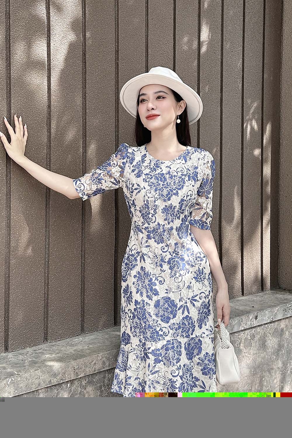 Đầm ren hoa đuôi cá tay lỡ