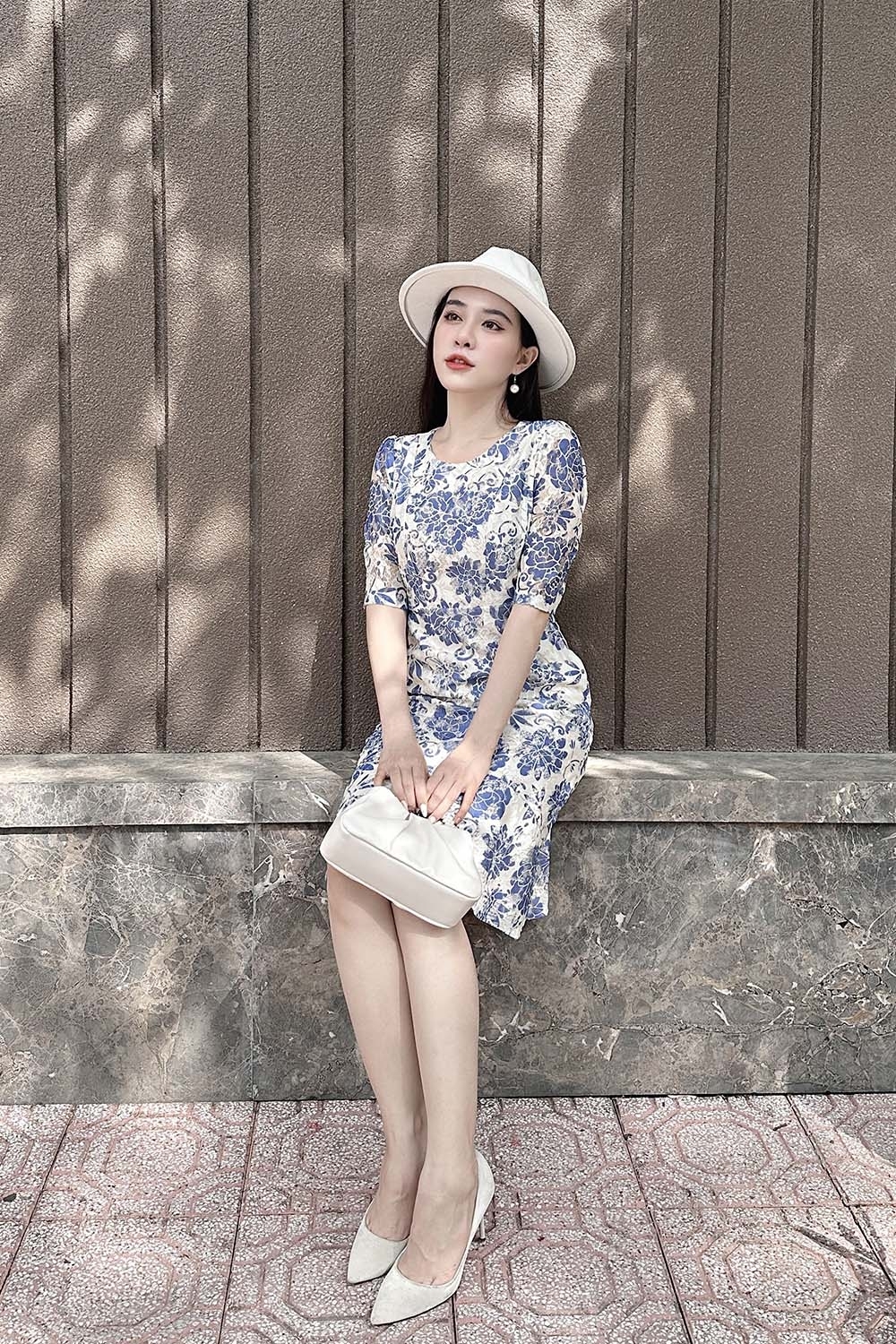 Đầm ren hoa đuôi cá tay lỡ