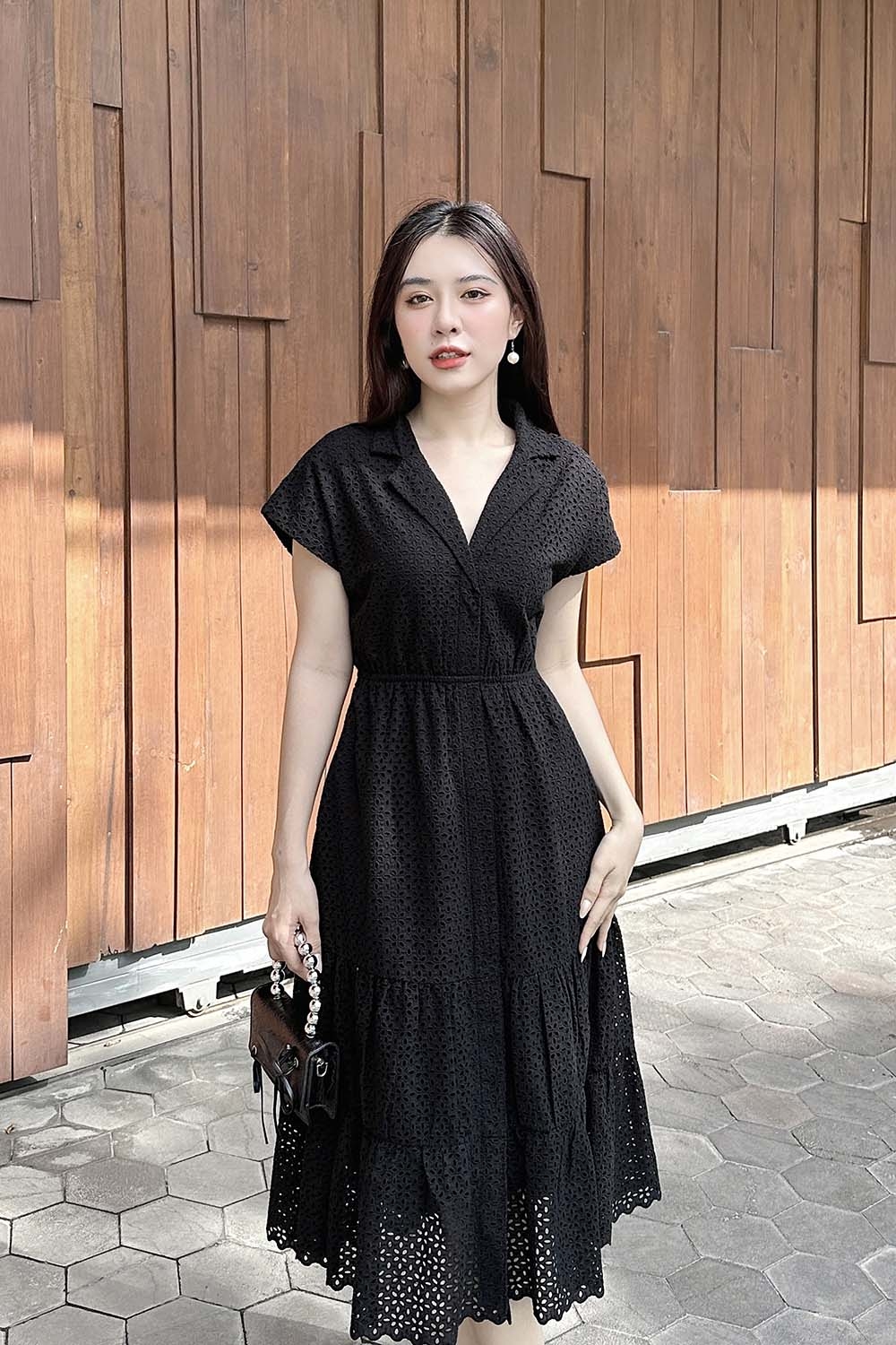 Đầm đen midi dáng xòe cổ đan tông