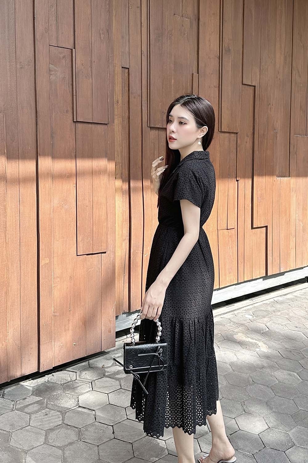 Đầm đen midi dáng xòe cổ đan tông