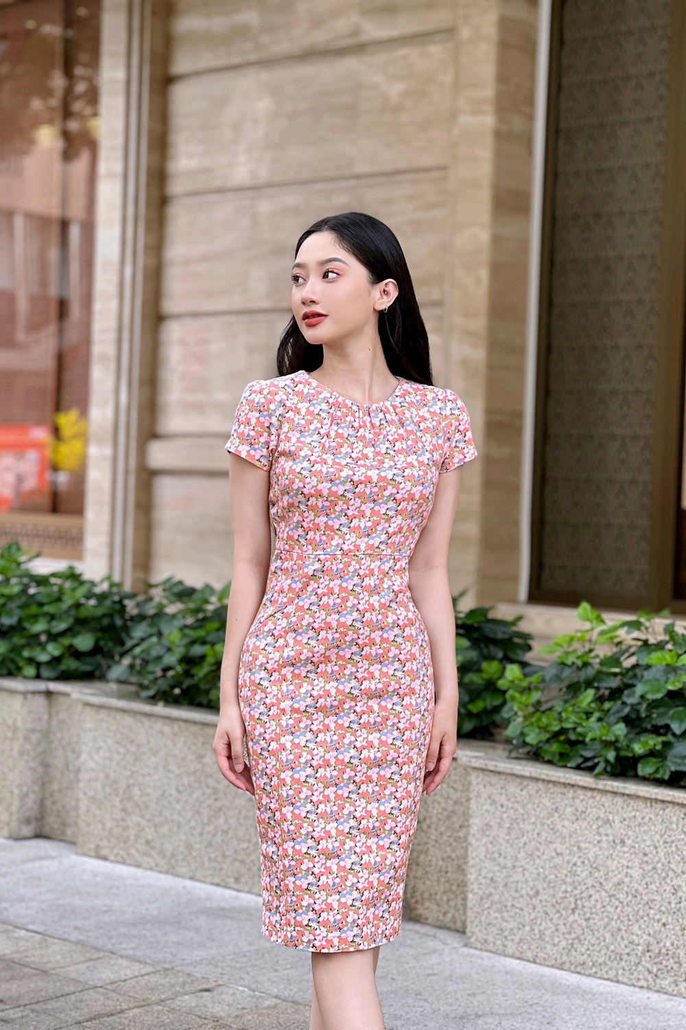 Đầm hoa công sở dáng ôm body