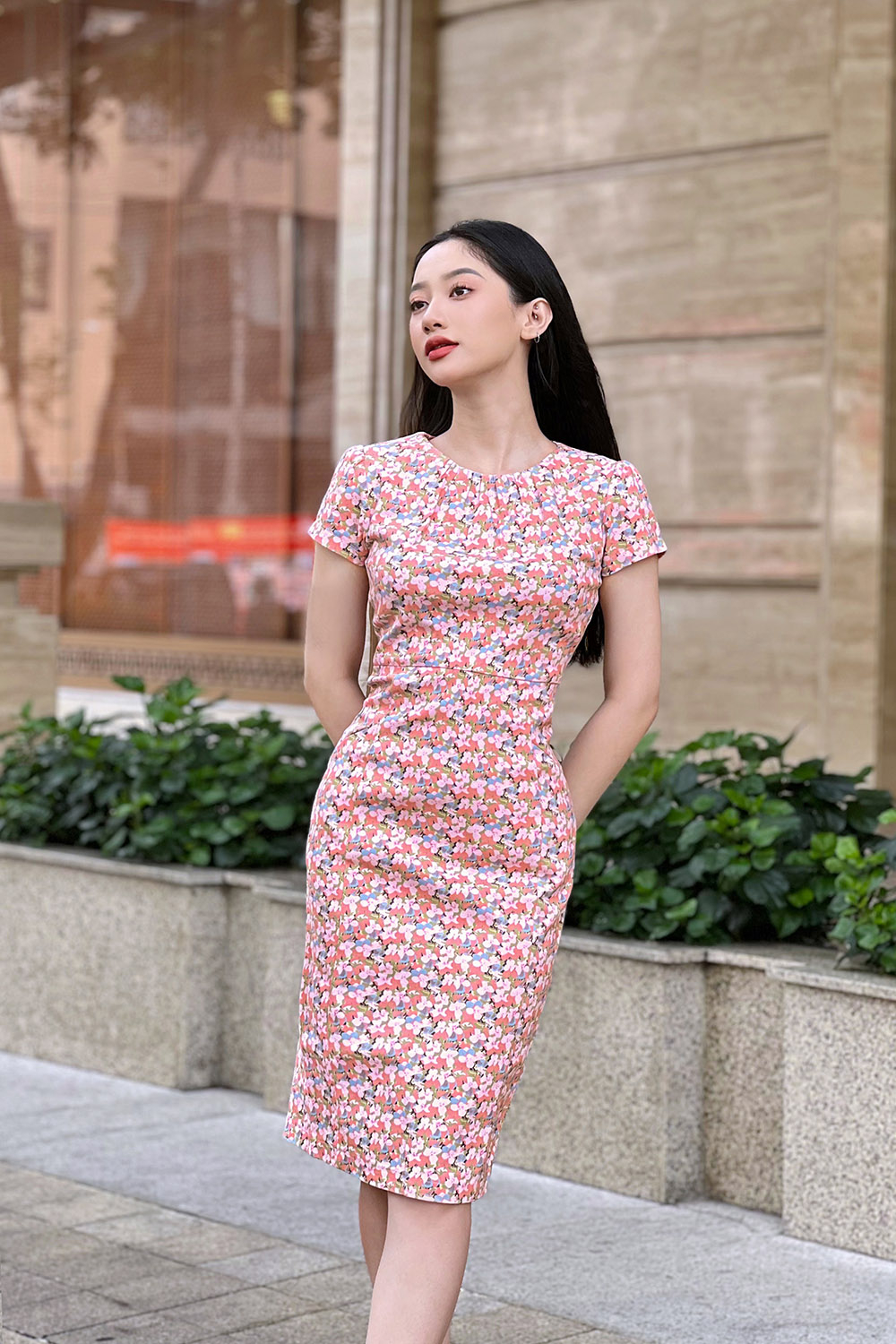 Đầm hoa công sở dáng ôm body