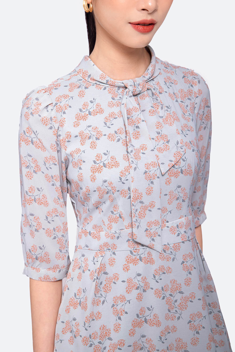 Đầm hoa dáng xòe tay lửng cổ nơ