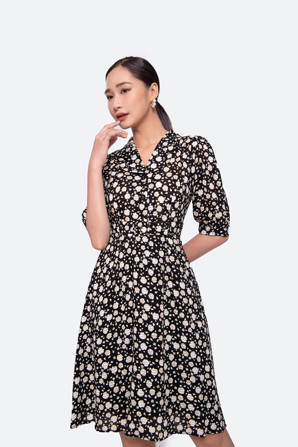 Đầm đen họa tiết tay lỡ dáng chữ a phối đai eo