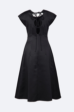 Đầm đen dáng xòe tay hến phối belt eo