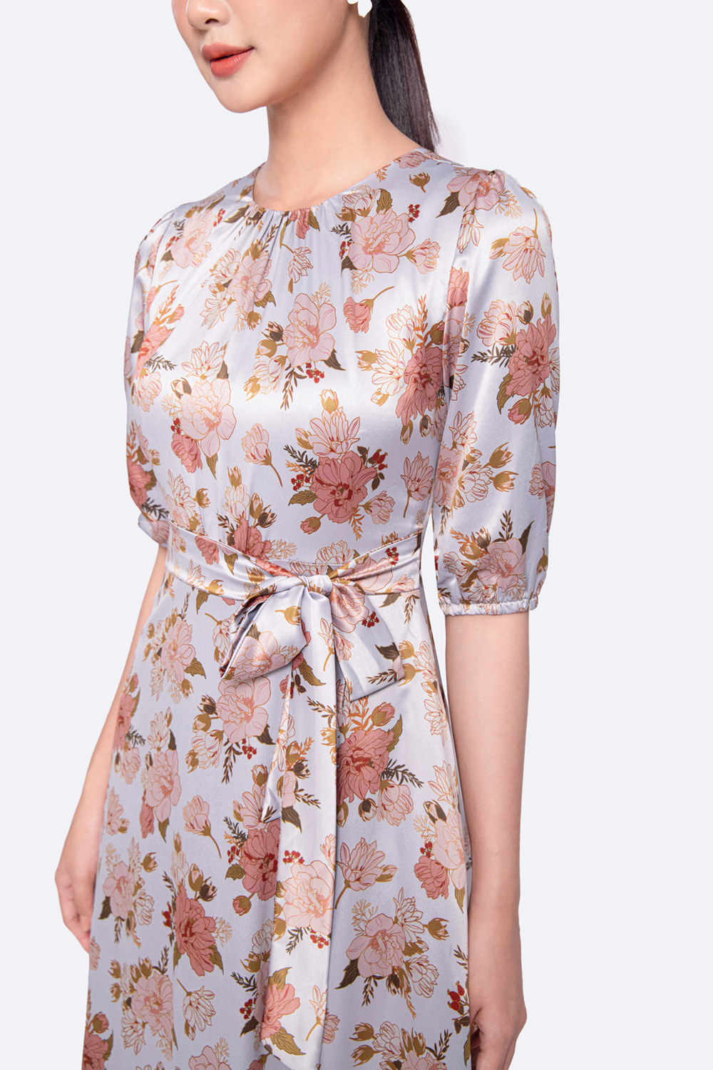 Đầm lụa hoa dáng xòe cổ tròn tay lửng